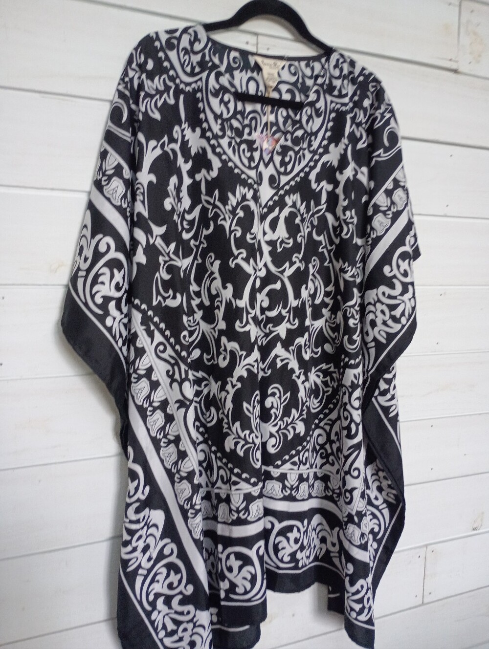 Gypsie Blu Black & White Ornate Print Poncho Top